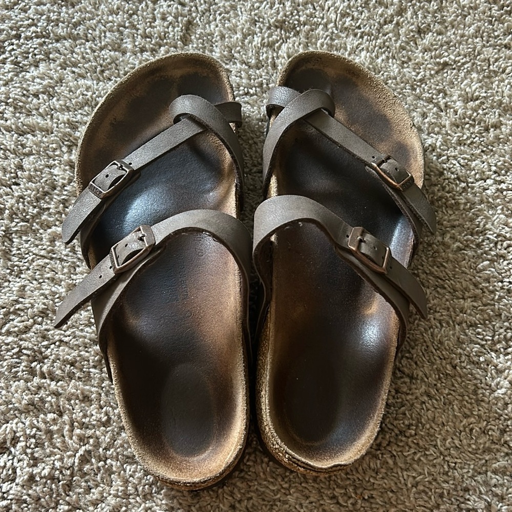 One toe Birkenstocks! Brown straps.